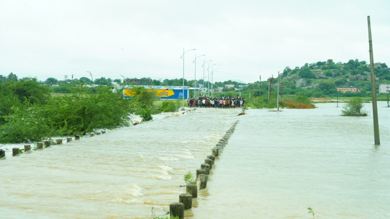 Heavy Rains | భారీ వర్షాలతో తెలంగాణలో 117 గ్రామాలకు రాకపోకలు బంద్‌..!