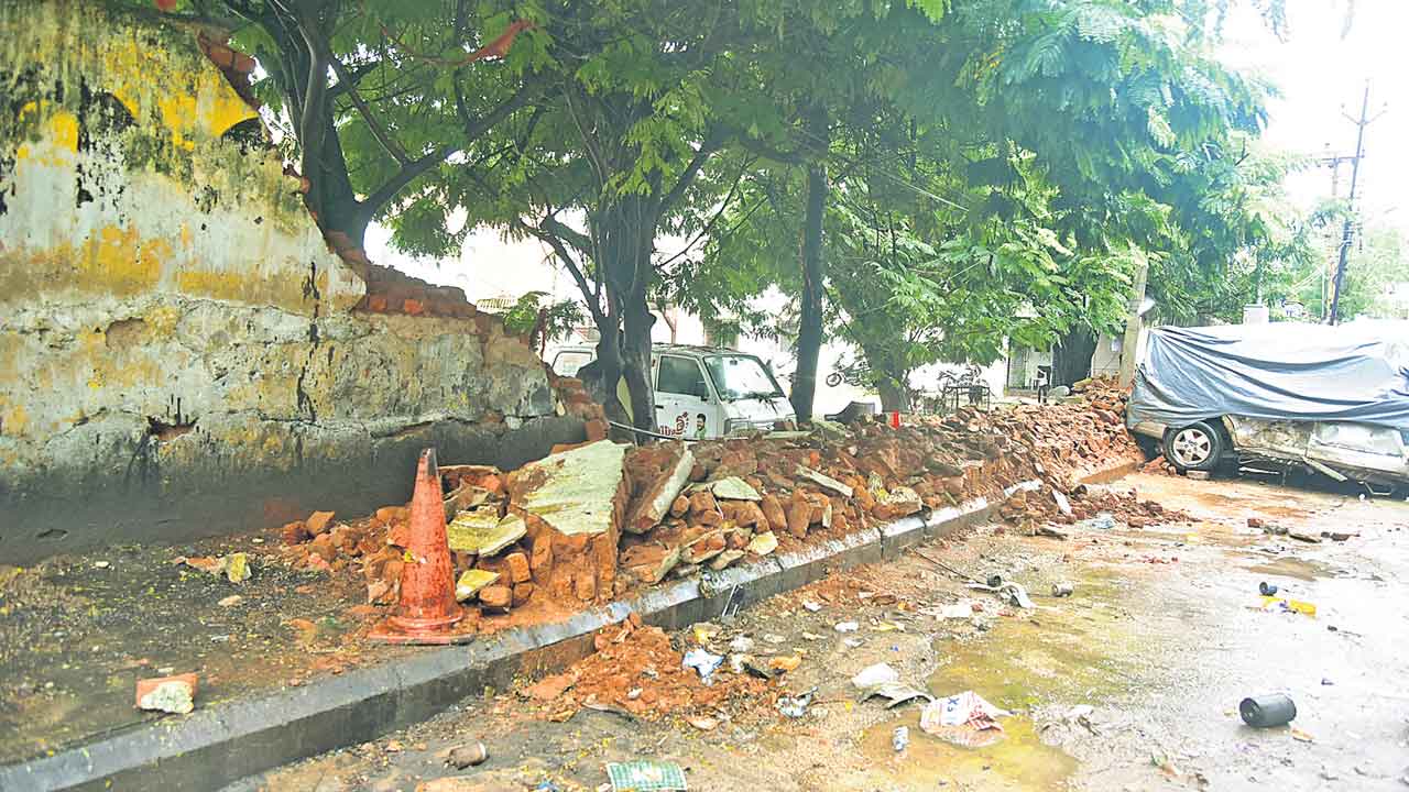 GHMC | చినుకుపడితే చీకటే.. గ్రేటర్‌లో భారీ వర్షం