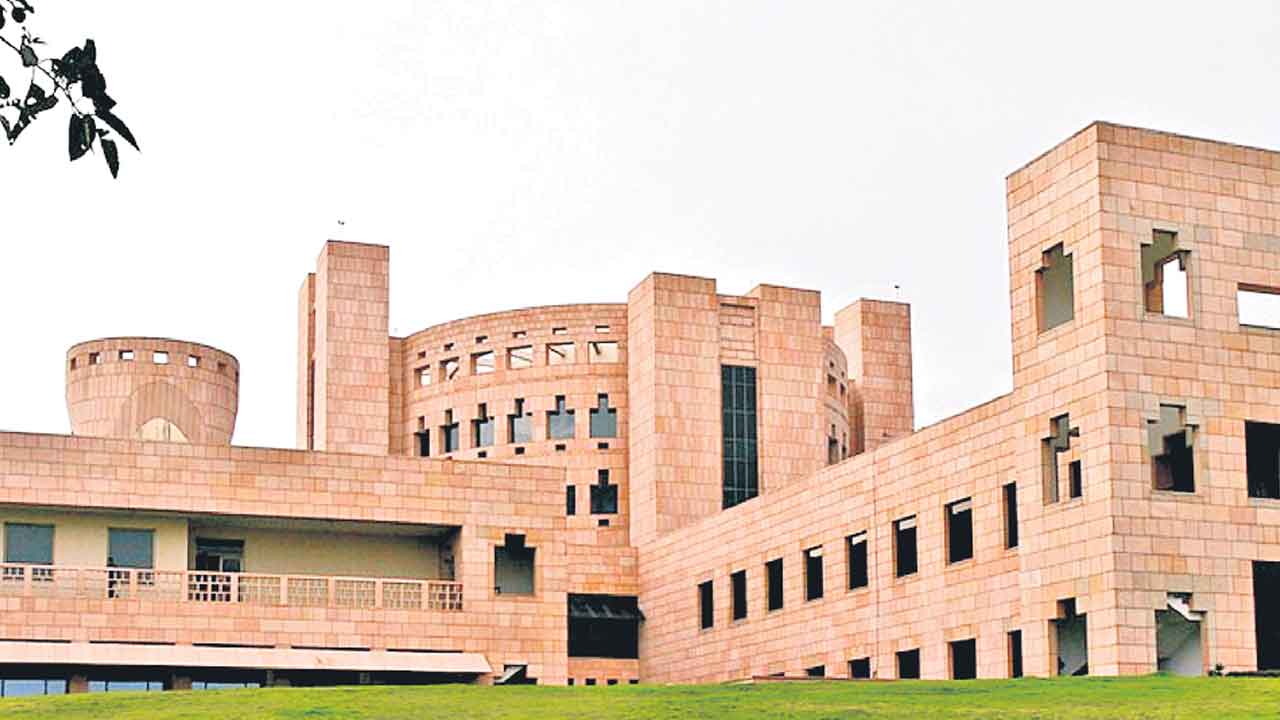 SIB | ఎంబీఏలో హైదరాబాద్‌ ఐఎస్‌బీ సత్తా.. అత్యుత్తమ 100 సంస్థల్లో స్థానం