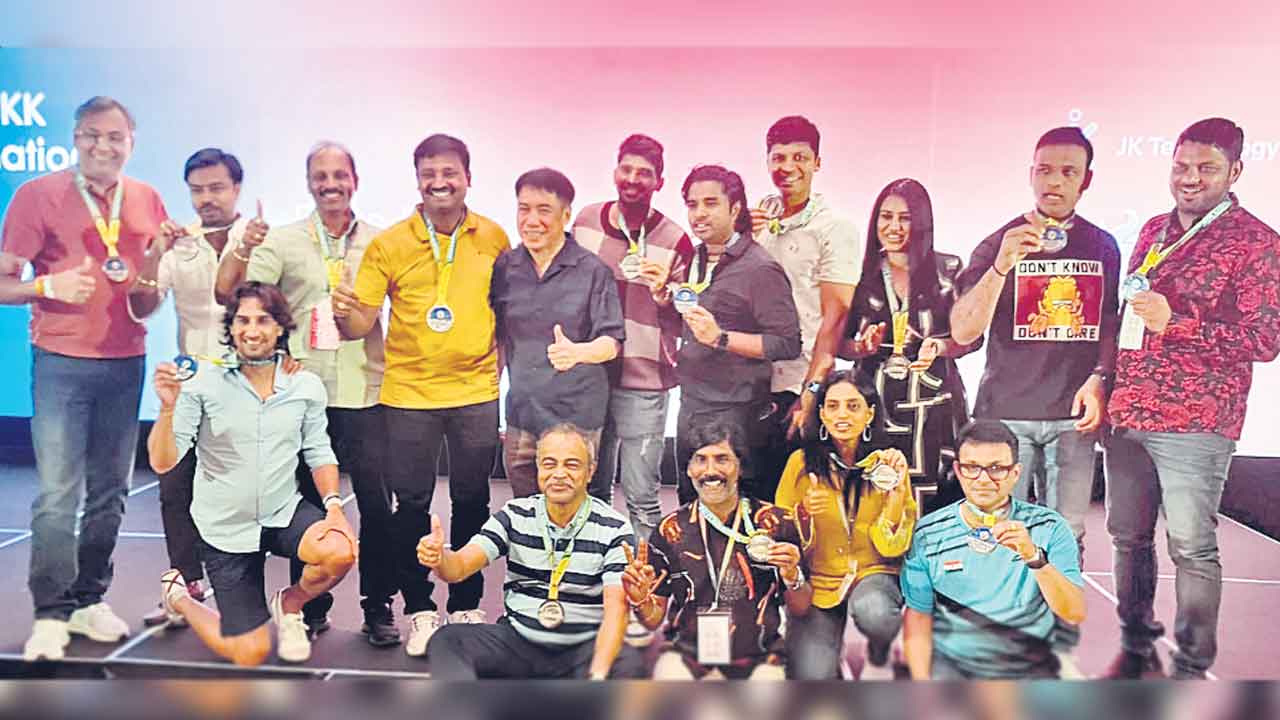 Badminton | ఇంటర్నేషనల్‌ మాస్టర్స్‌ బ్యాడ్మింటన్‌ టోర్నీలో భారత్‌కు రజతం