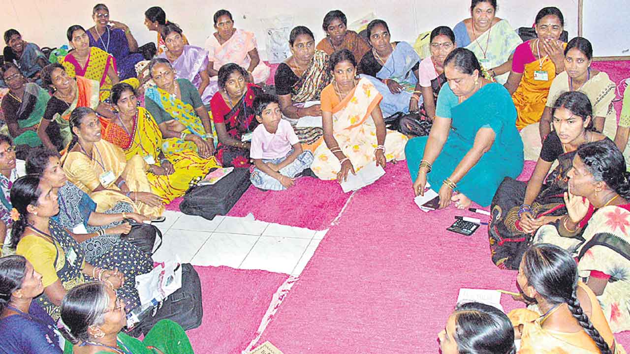 మహిళా స్వావలంబనపై చిన్నచూపు!