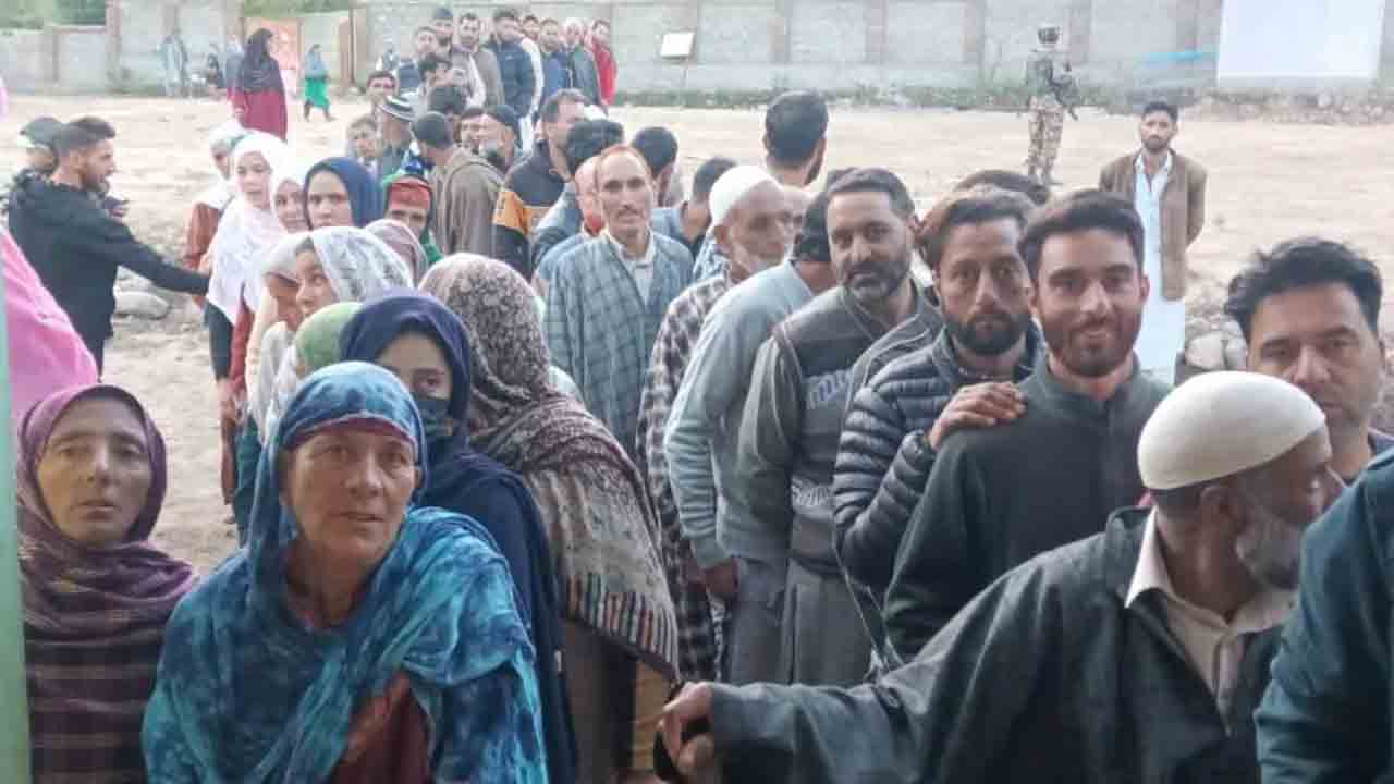 Jammu Kashmir | పదేళ్ల తర్వాత జమ్మూ అసెంబ్లీకి ఎన్నికలు.. ఉదయం 9 గంటల వరకూ 11 శాతం పోలింగ్‌