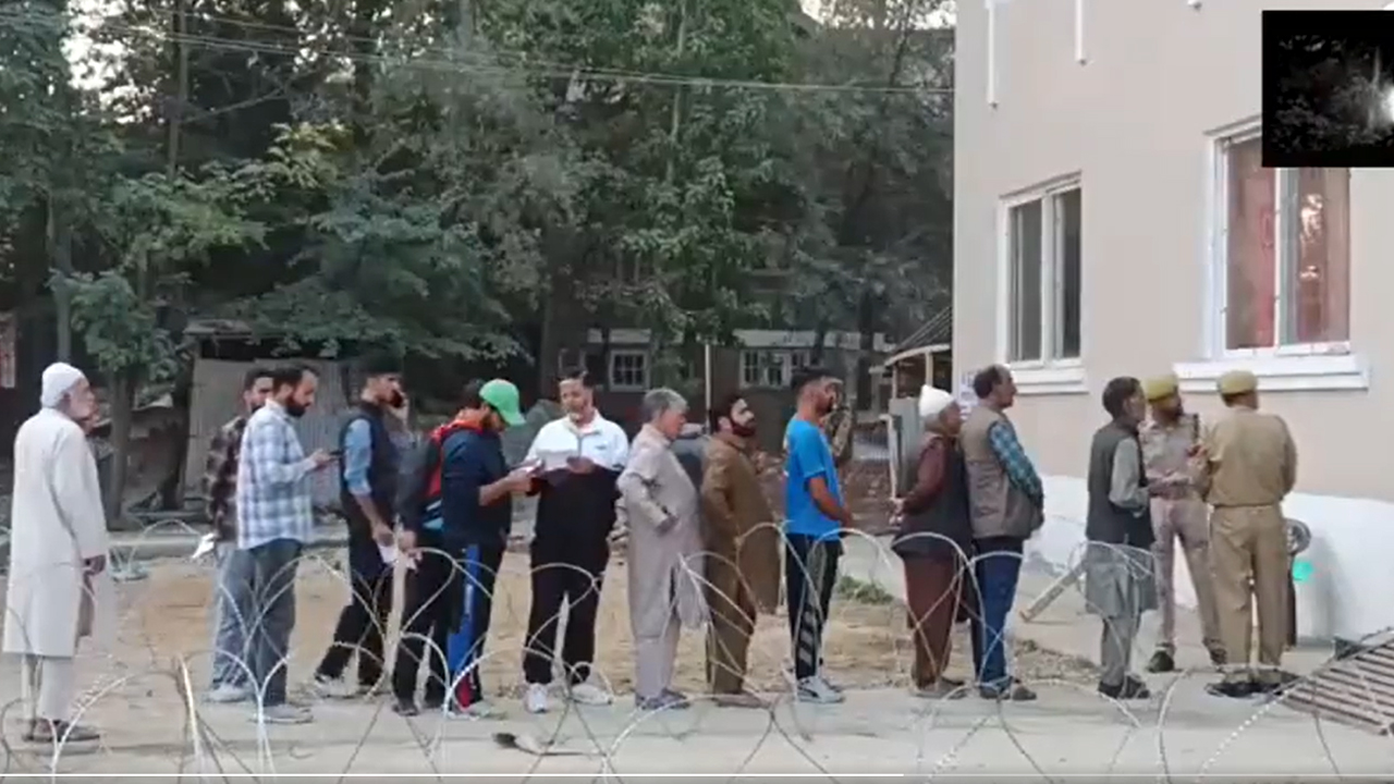 JK Elections | జమ్ముకశ్మీర్‌లో ప్రశాంతంగా రెండో విడత పోలింగ్‌.. బారులు తీరిన ఓటర్‌లు.. Video