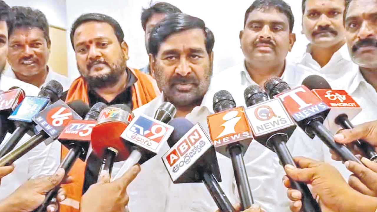 కాల్వలు తెగడానికి కారణమెవరు?