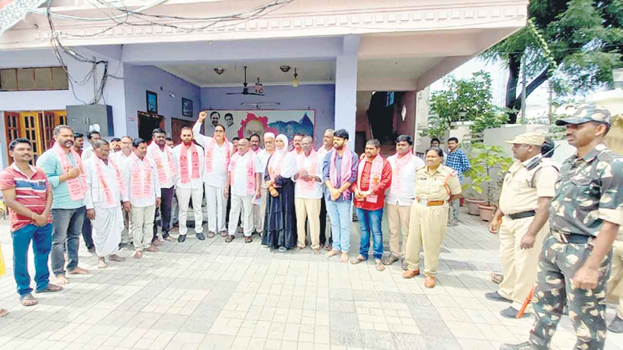 బీఆర్‌ఎస్‌పై నిర్బంధకాండ