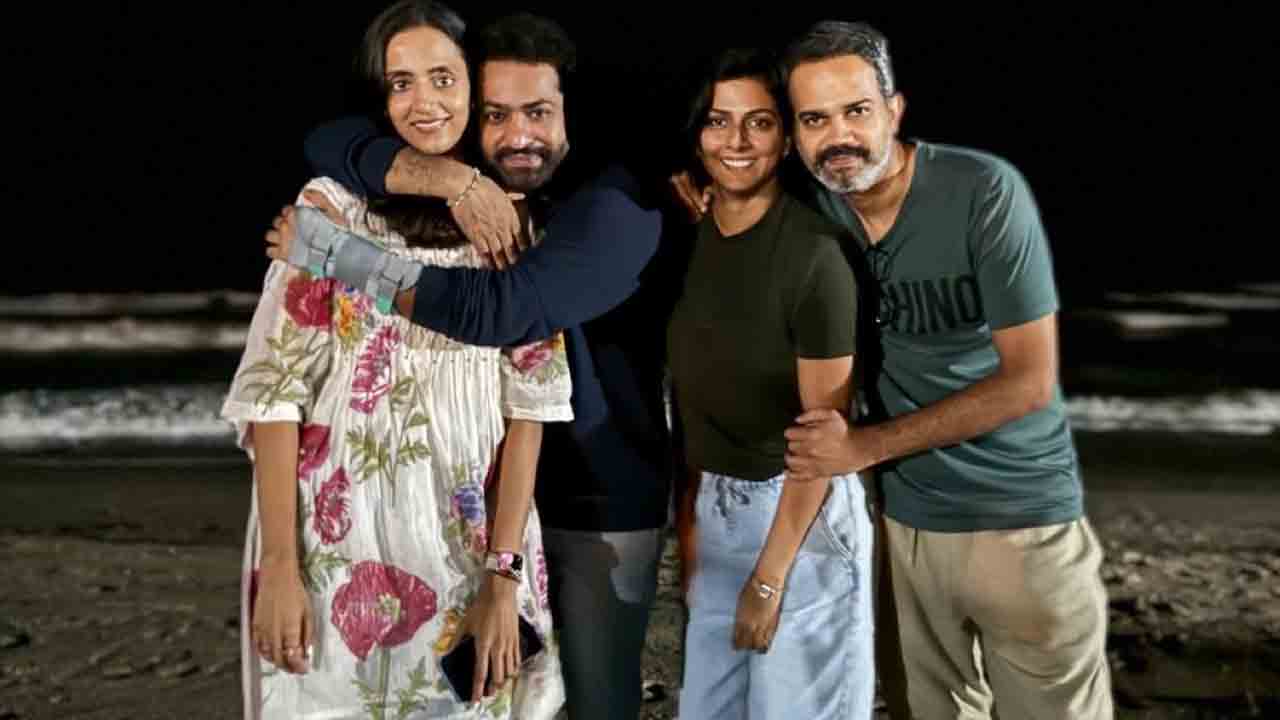 Jr NTR | బీచ్‌లో తారక్‌, ప్రశాంత్‌ నీల్‌ ఫ్యామిలీ ఫన్‌ టైం