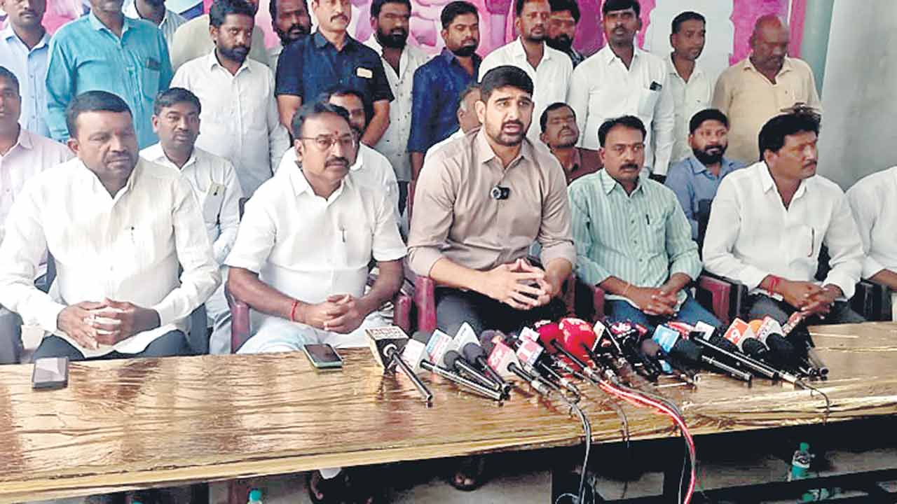 రుణమాఫీ ఏకకాలంలో చేయాల్సిందే