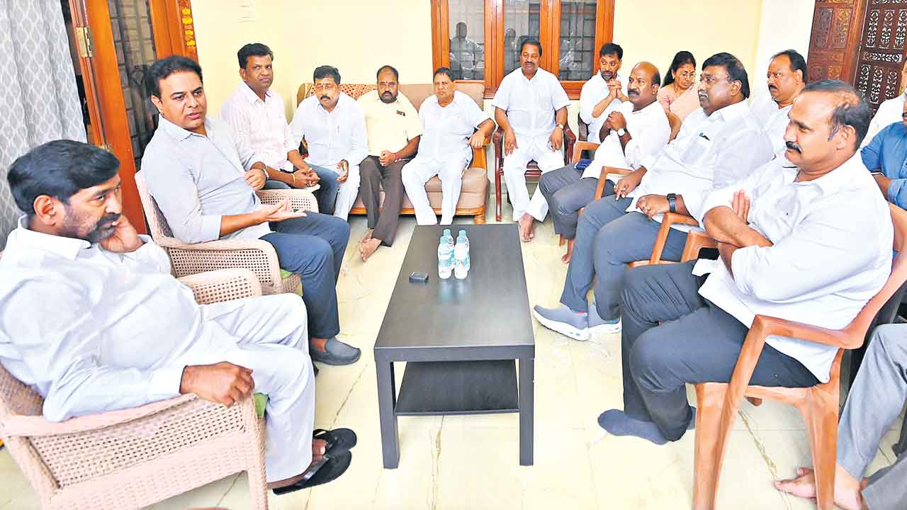 మంత్రుల అరాచకాలను ఎండగడతాం