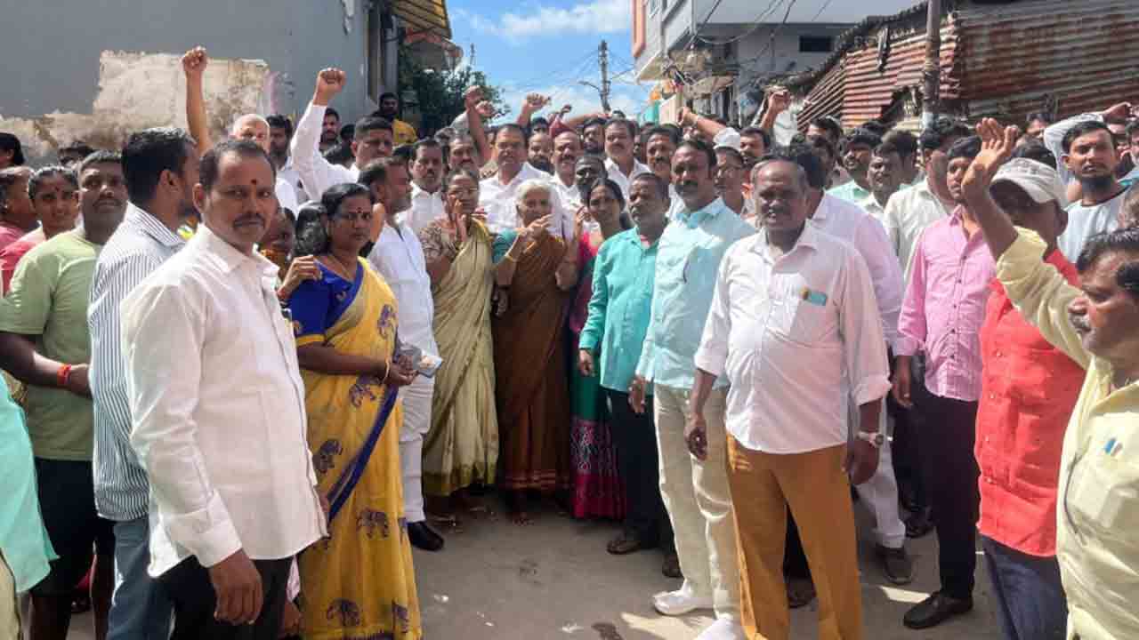 MLA Kaleru Venkatesh | పేదల జీవితాలతో సీఎం రేవంత్‌ రెడ్డి చెలగాటం : ఎమ్మెల్యే కాలేరు వెంకటేశ్‌