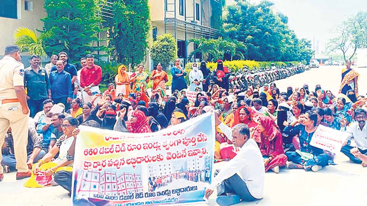 మా ఇండ్లు మాకివ్వండి