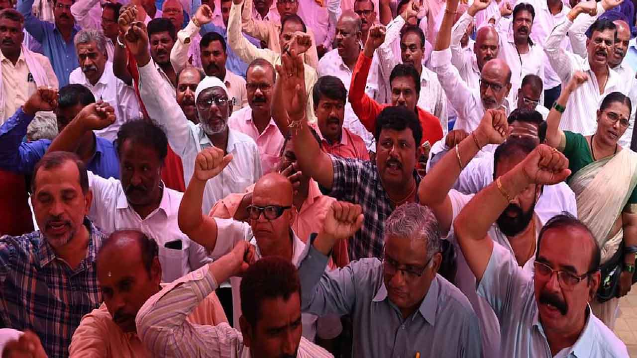 బకాయిలు చెల్లించకుంటే సమ్మె