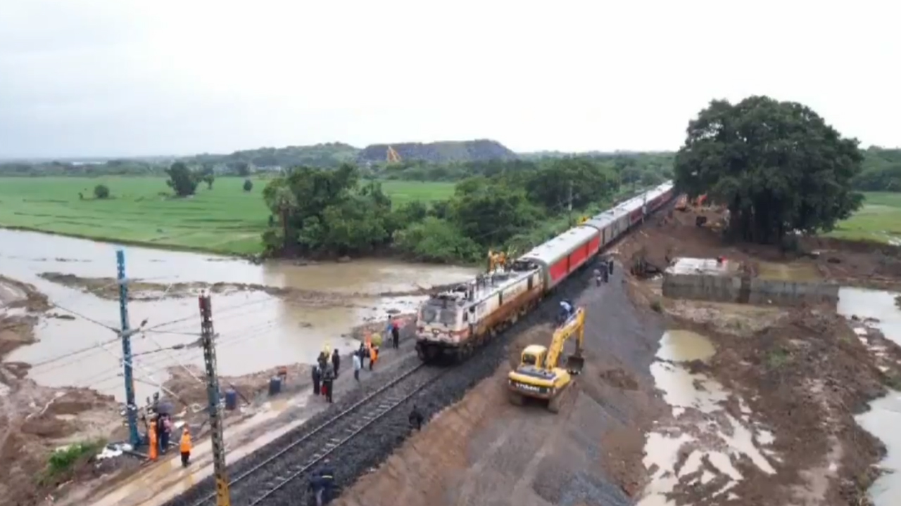 SCR | రైల్వేట్రాక్‌ పునరుద్ధరణ పనులు పూర్తి.. పలు రైళ్లను రీషెడ్యూల్‌ చేసిన దక్షిణ మధ్య రైల్వే..!