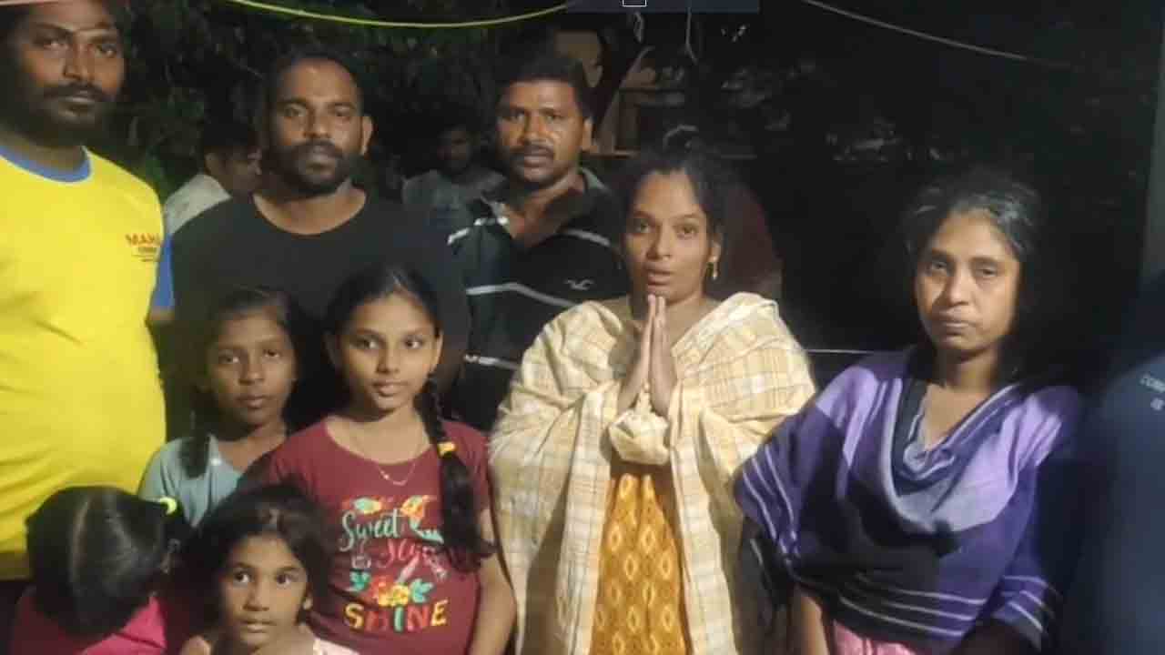 Khammam | తాగడానికీ నీళ్లు లేవు.. మమ్మల్ని ఎవరూ పట్టించుకోవడం లేదు.. ఖమ్మంలో వరద బాధితుల ఆందోళన