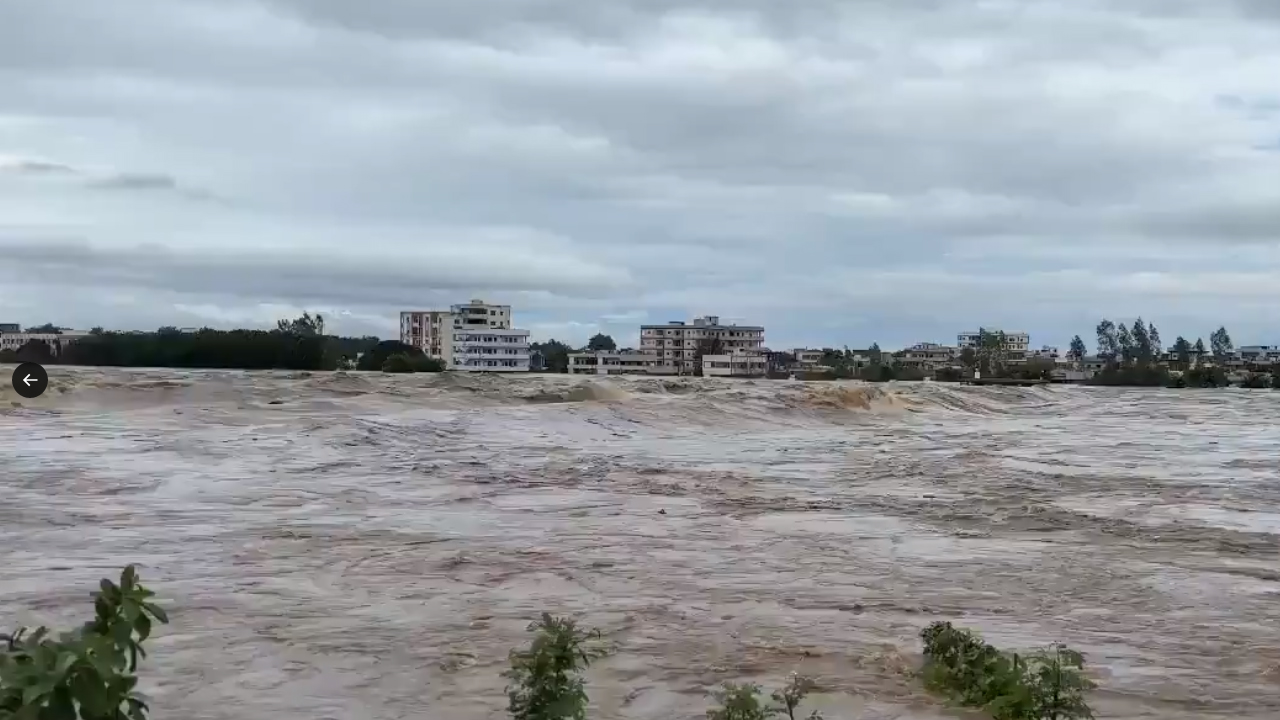 Khammam | ఖమ్మంలో మున్నేరు ఉధృతి.. జలదిగ్బంధంలో కాలనీలు.. సాయం కోసం బాధితుల ఆర్తనాదాలు