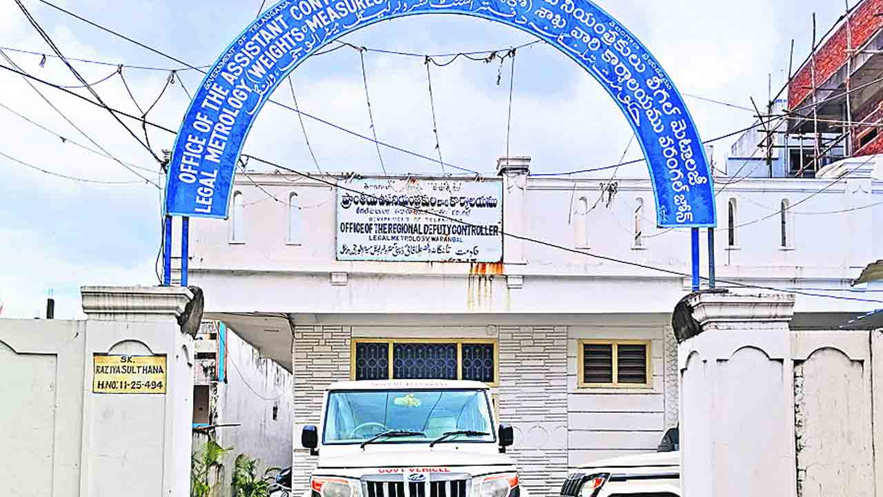 ఆ శాఖలో అందరూ ఇన్‌చార్జీలే..