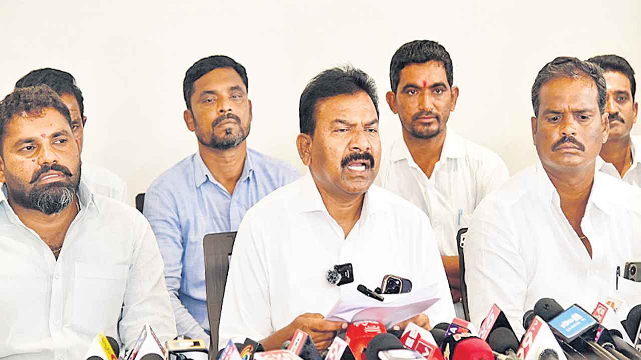 దళిత పోలీసు అధికారులపై వివక్ష ఎందుకు?