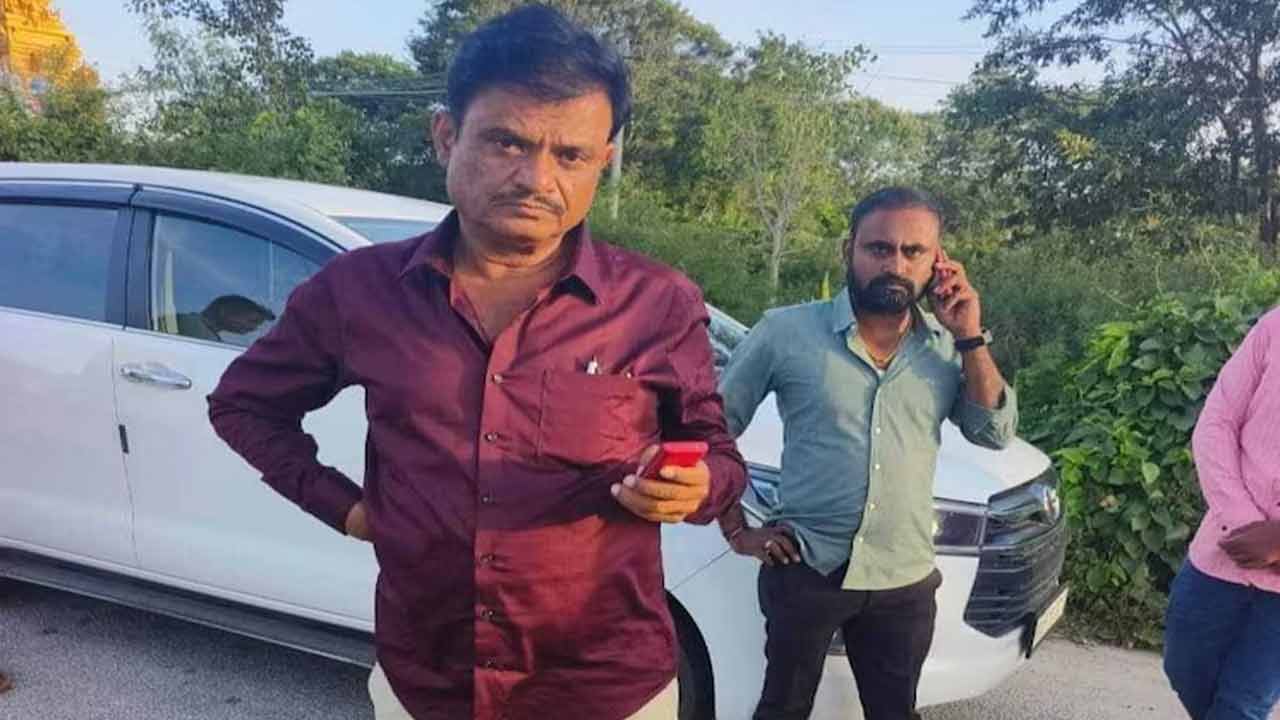 లంచం కోసం కాంట్రాక్టర్‌కు వేధింపులు!