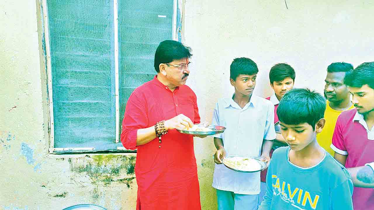 ప్రభుత్వ బడుల్లో వసతులే లేవు