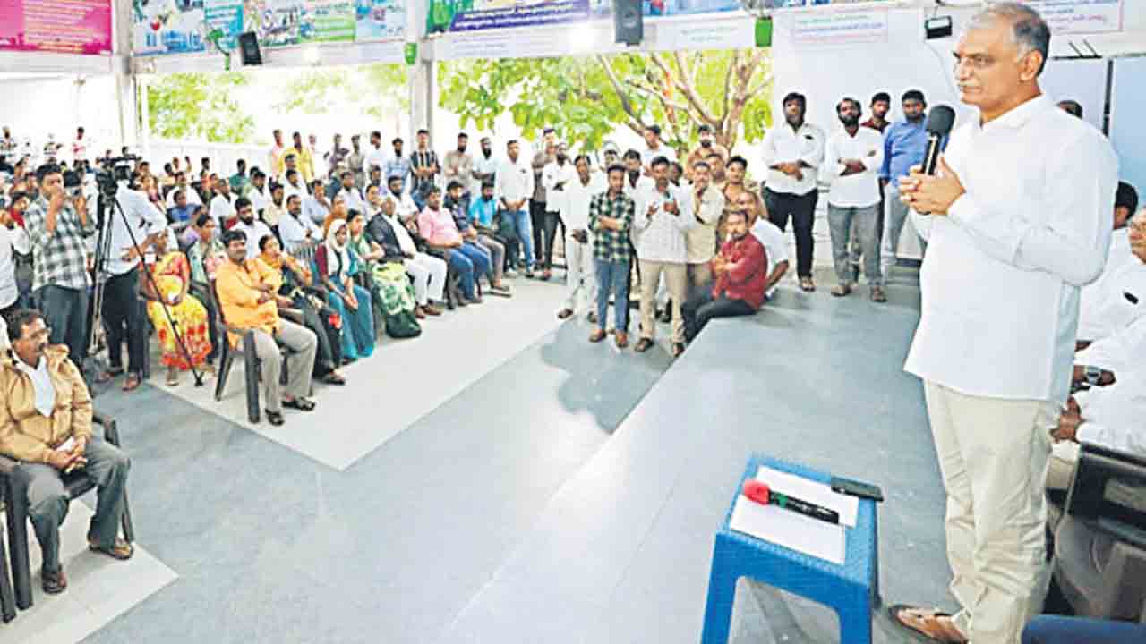 అభివృద్ధిని అడ్డుకుంటున్న కాంగ్రెస్‌