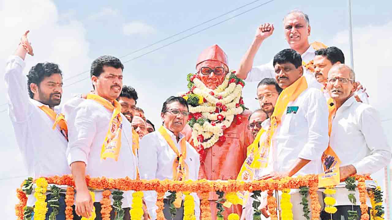 కొండా లక్ష్మణ్‌ బాపూజీ విగ్రహం ఆవిష్కరణ