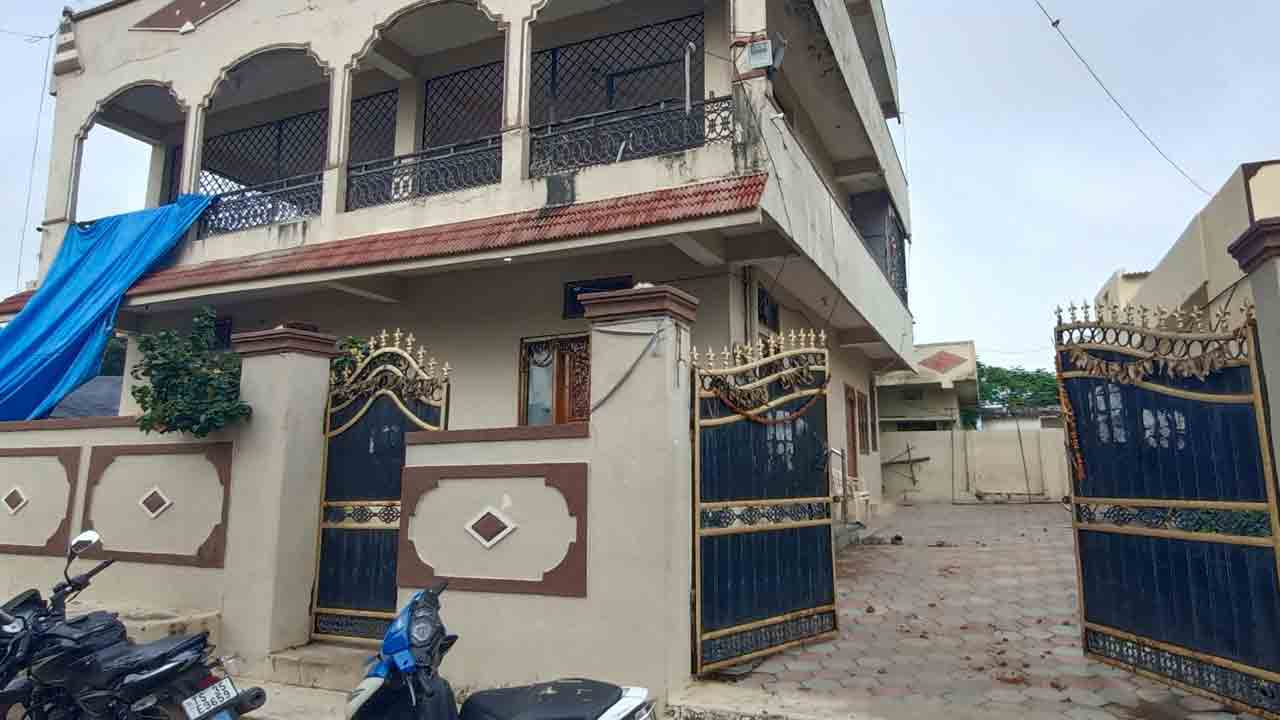 MLA Sunitha Lakshma Reddy | ఎమ్మెల్యే సునీత లక్ష్మారెడ్డి నివాసంపై కాంగ్రెస్ మూకల దాడి