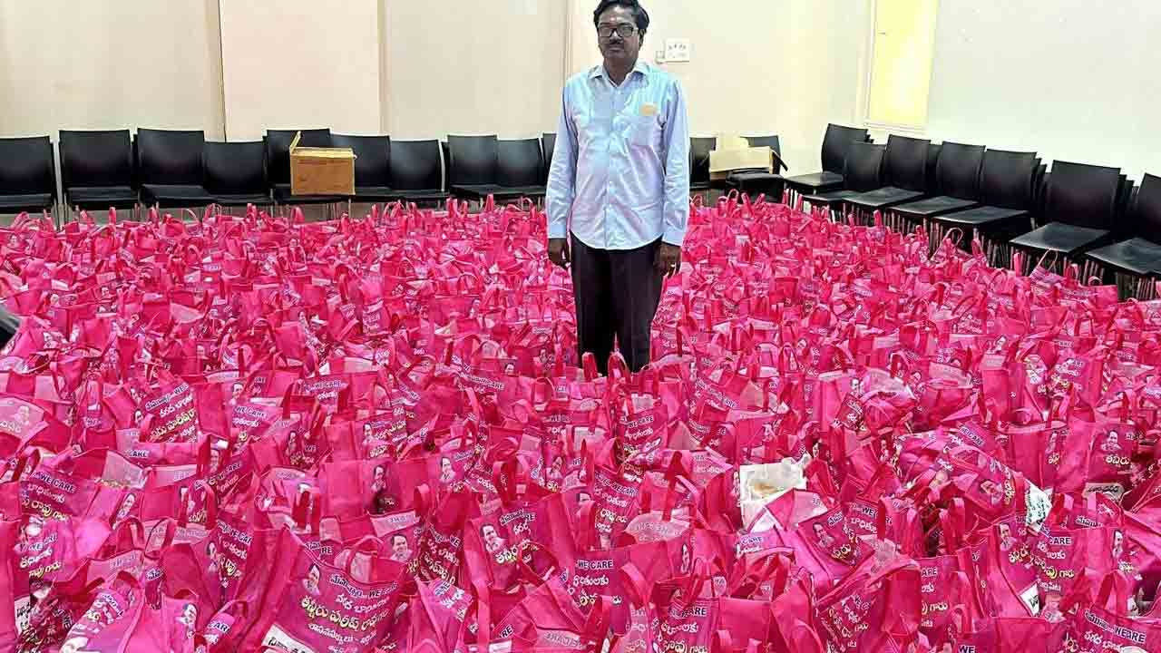 జెండా ఊపి ప్రారంభించిన పువ్వాడ, వద్దిరాజు