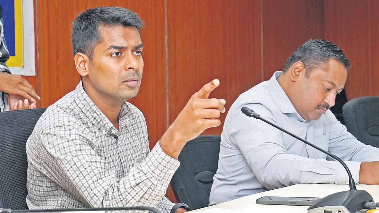 బడికి డుమ్మా కొడితే.. పేరు తొలగిస్తాం