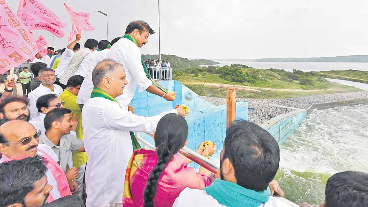 మల్లన్నసాగర్‌ను అడ్డుకున్న కాంగ్రెస్‌