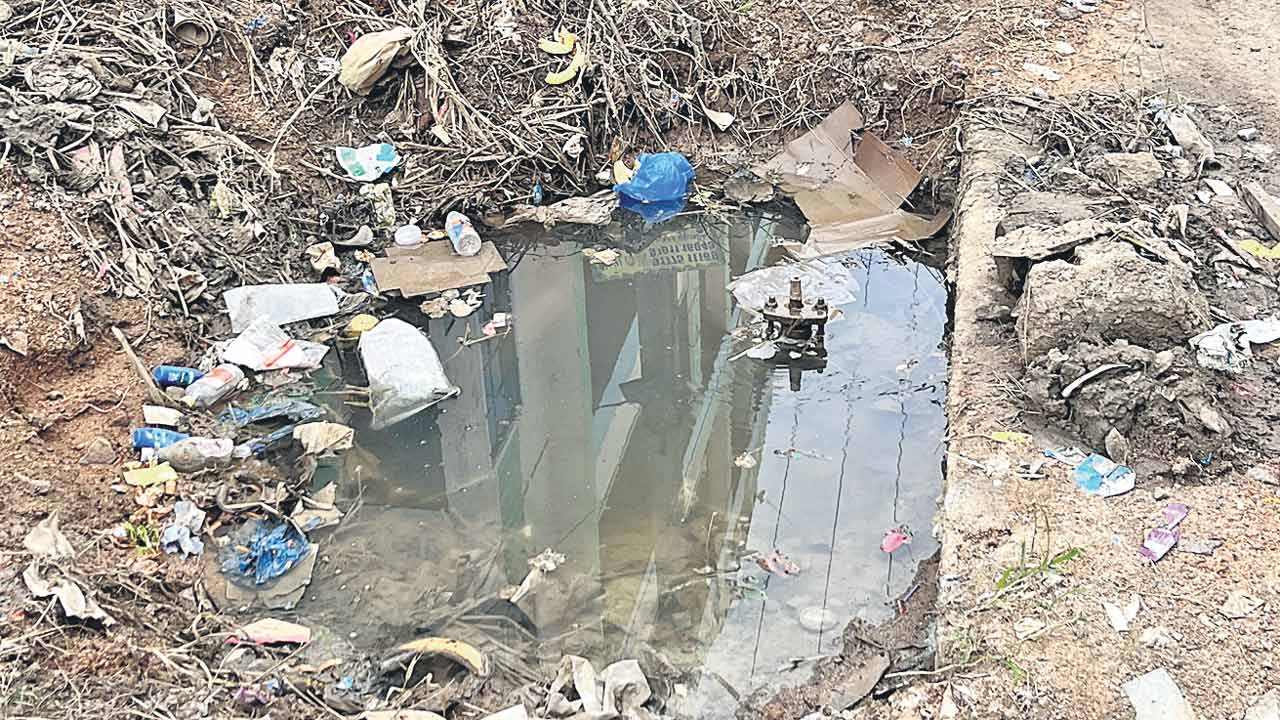 ముత్తంగిలో నీటి ఎద్దడి