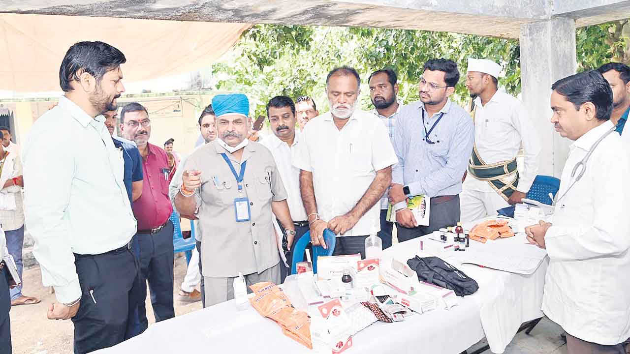 జ్వరాల నియంత్రణకు వైద్య శిబిరాలు