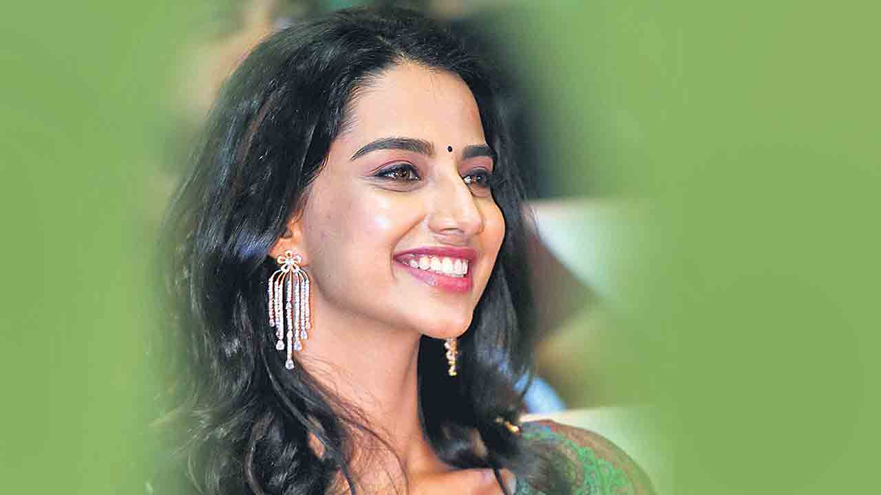 Meenakshi Chaudhary | ఆ రోజు చాలా టెన్షన్‌ పడ్డాను.. అందుకు నేనేం మినహాయింపు కాదు: మీనాక్షి చౌదరి