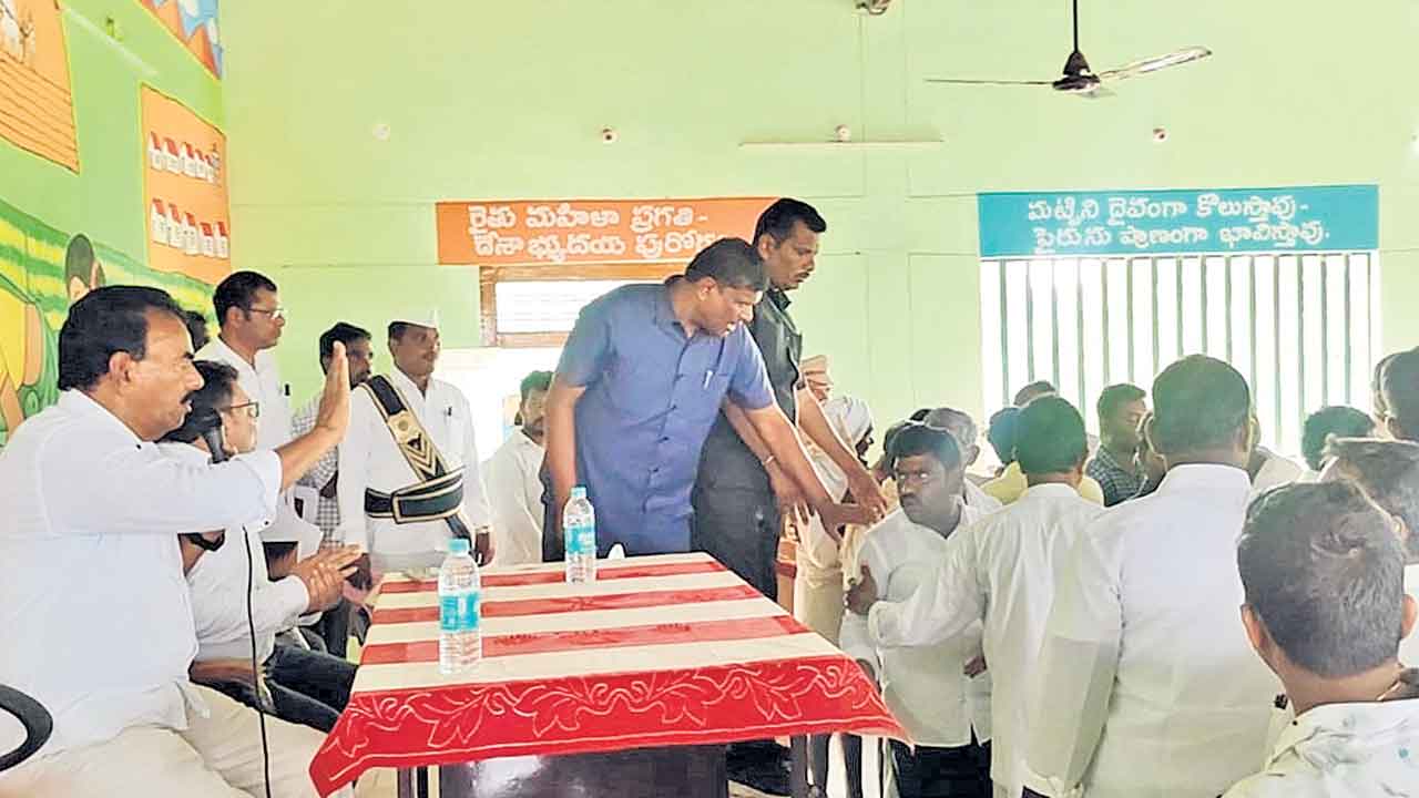 దళితులపై మంత్రి జూపల్లి చిర్రుబుర్రు