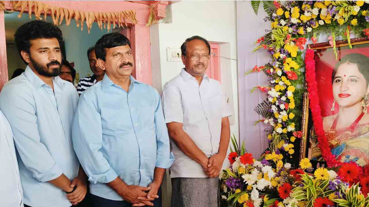 లక్ష్మారెడ్డికి ఓదార్పు