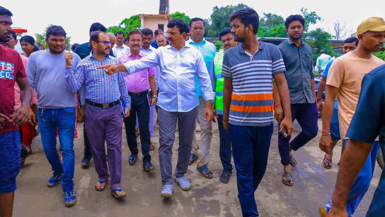 ముంపు బాధితులను ఆదుకుంటాం..