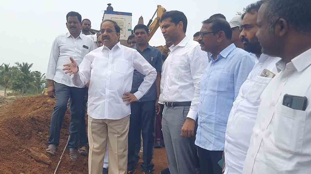 లక్షలాది ఎకరాలు ఎండిపోయినంక నీళ్లిస్తరా?