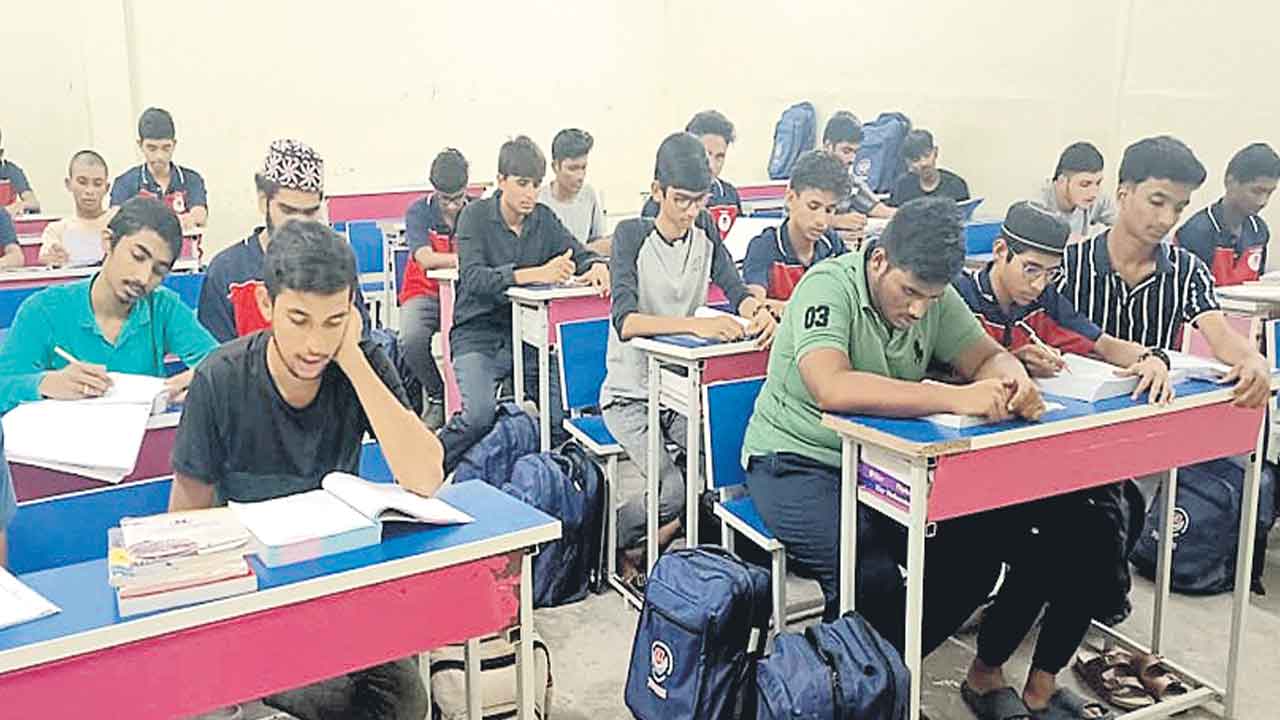 మైనార్టీ విద్య.. మిథ్య!