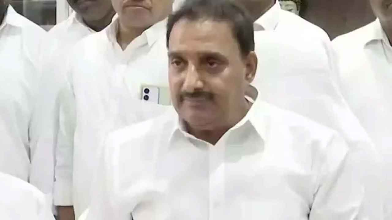 ఎట్టకేలకు ఎమ్మెల్యే గాంధీ కుమారుడు, కోబ్రదర్‌పై కేసు