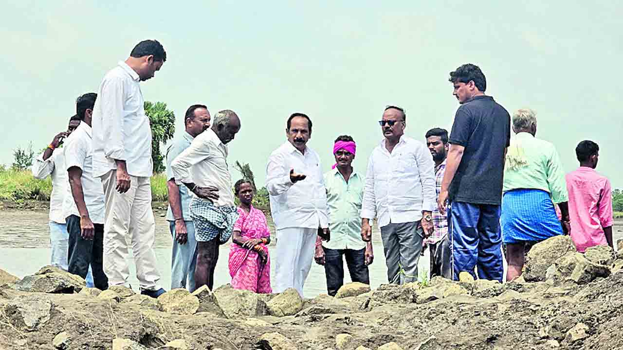 రైతులను ఆదుకోవడంలో సర్కారు విఫలం