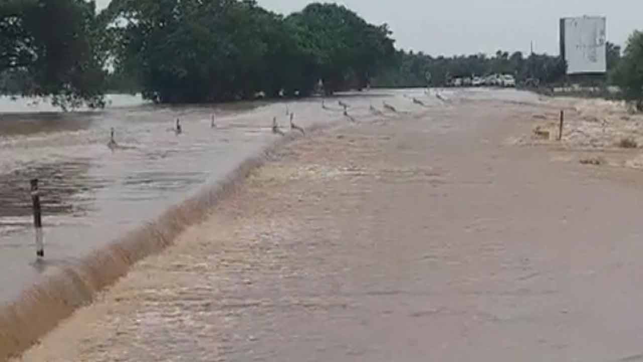 Khammam | మున్నేరుకు భారీగా వ‌ర‌ద‌.. 16 అడుగుల‌కు చేర‌డంతో మొద‌టి ప్ర‌మాద హెచ్చ‌రిక జారీ