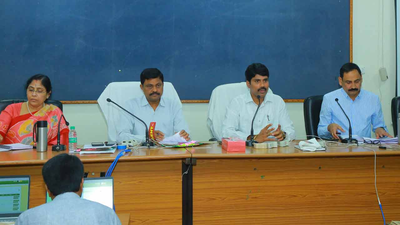 ప్రత్యేక అధికారులు అప్రమత్తంగా ఉండాలి