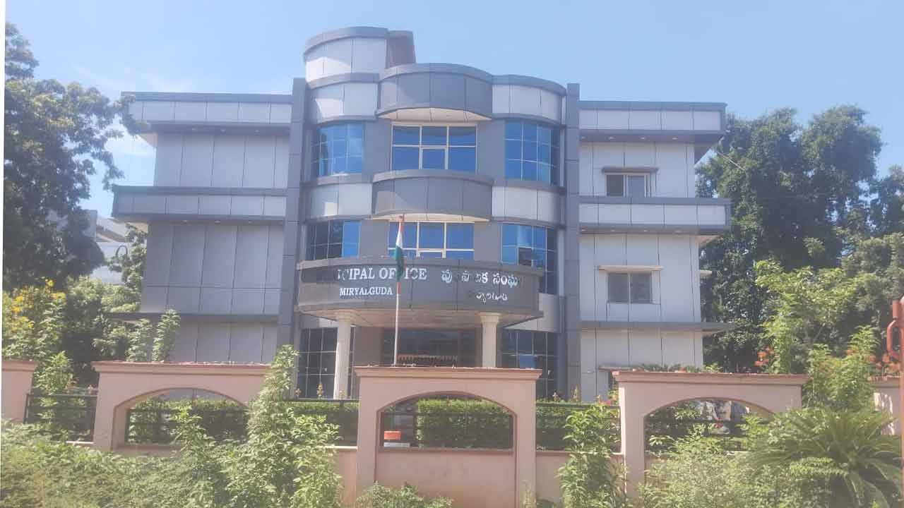 రెండుగా చీలిన కాంగ్రెస్‌