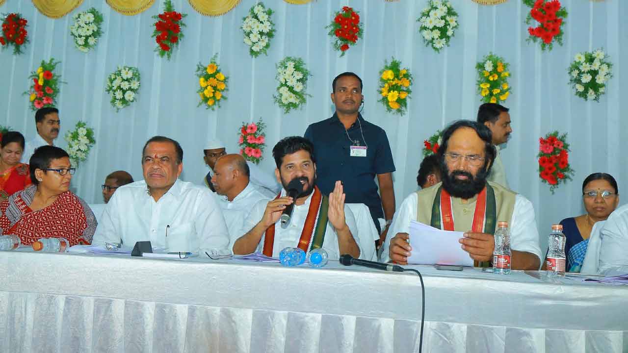 వరద నష్టంపై సీఎం సమీక్ష