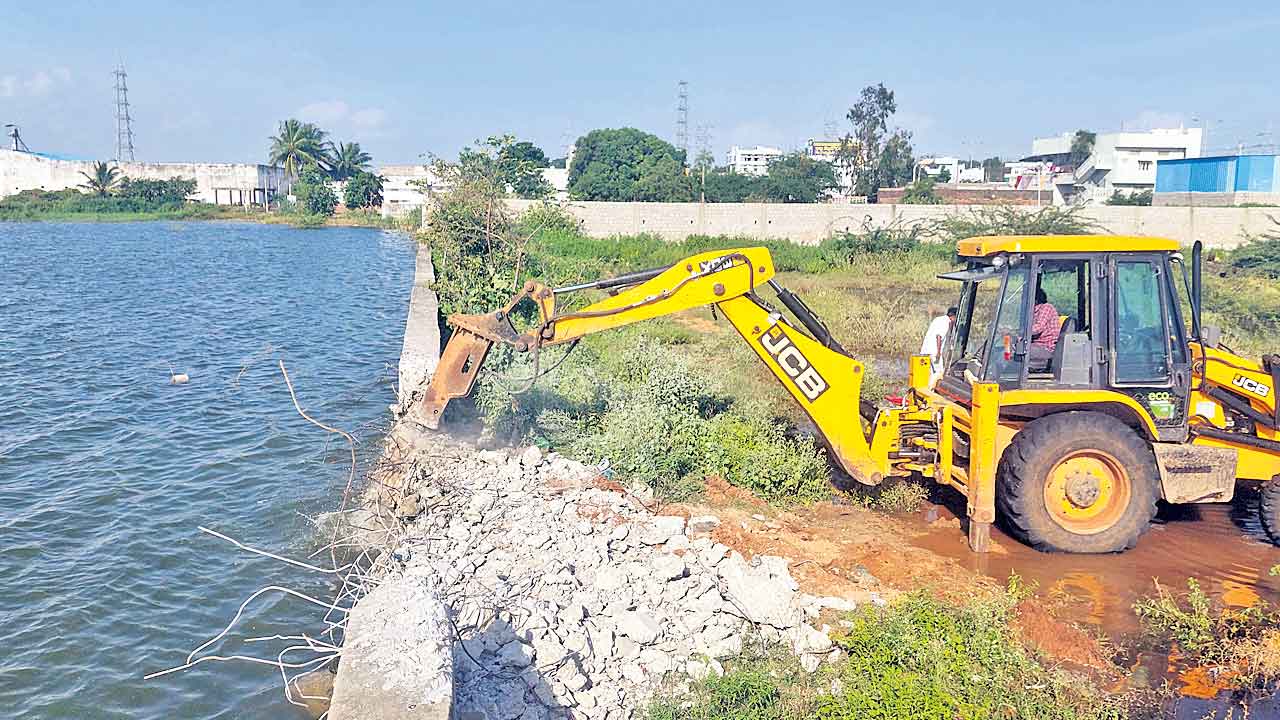 వనపర్తిలో కూల్చివేతలు