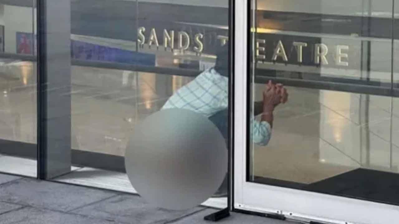 Fine for Defacation | సింగపూర్‌లో భారతీయుడికి భారీ జరిమానా.. ఓ స్టోర్‌ గేటు ముందు ఆ పని చేసినందుకట..?