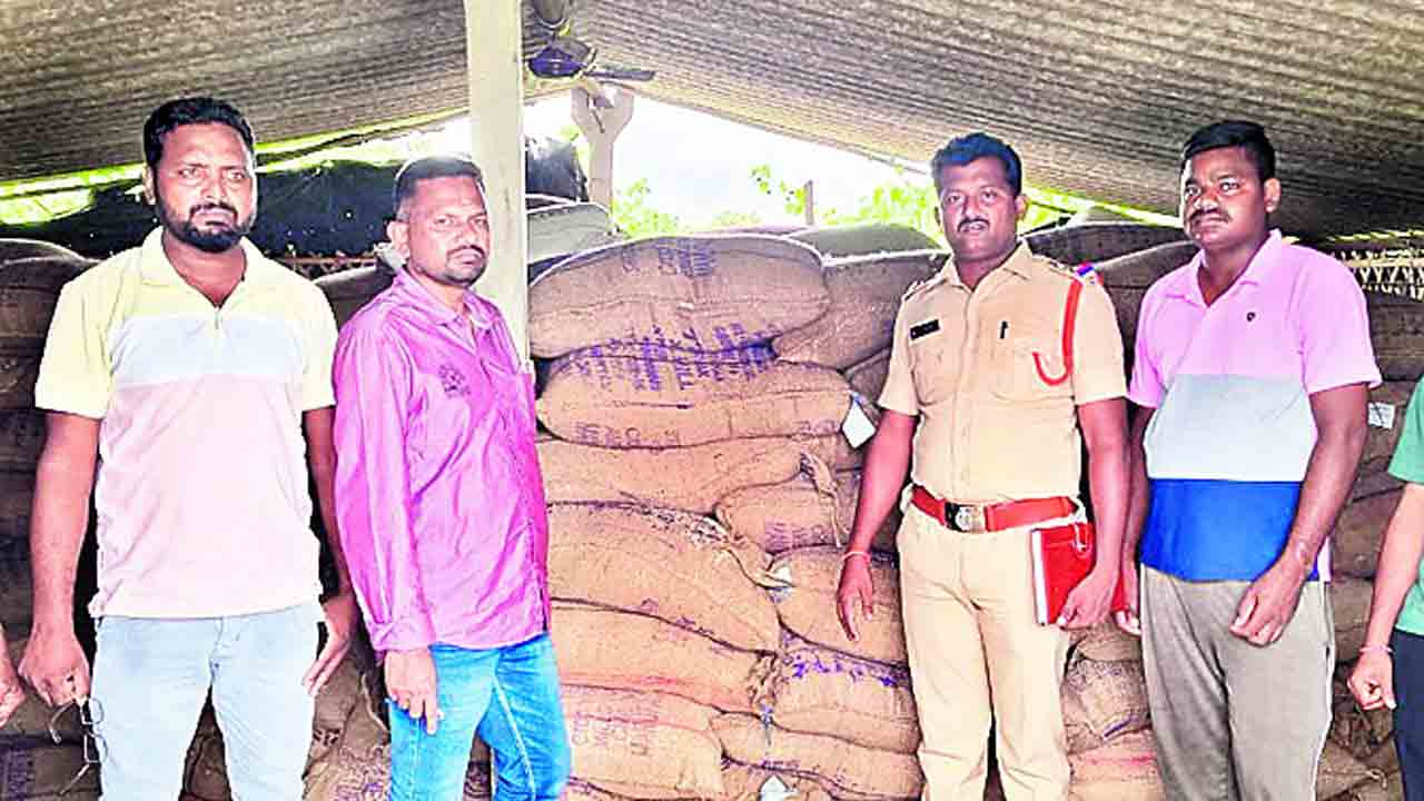 172 క్వింటాళ్ల పీడీఎస్‌ రైస్‌ పట్టివేత