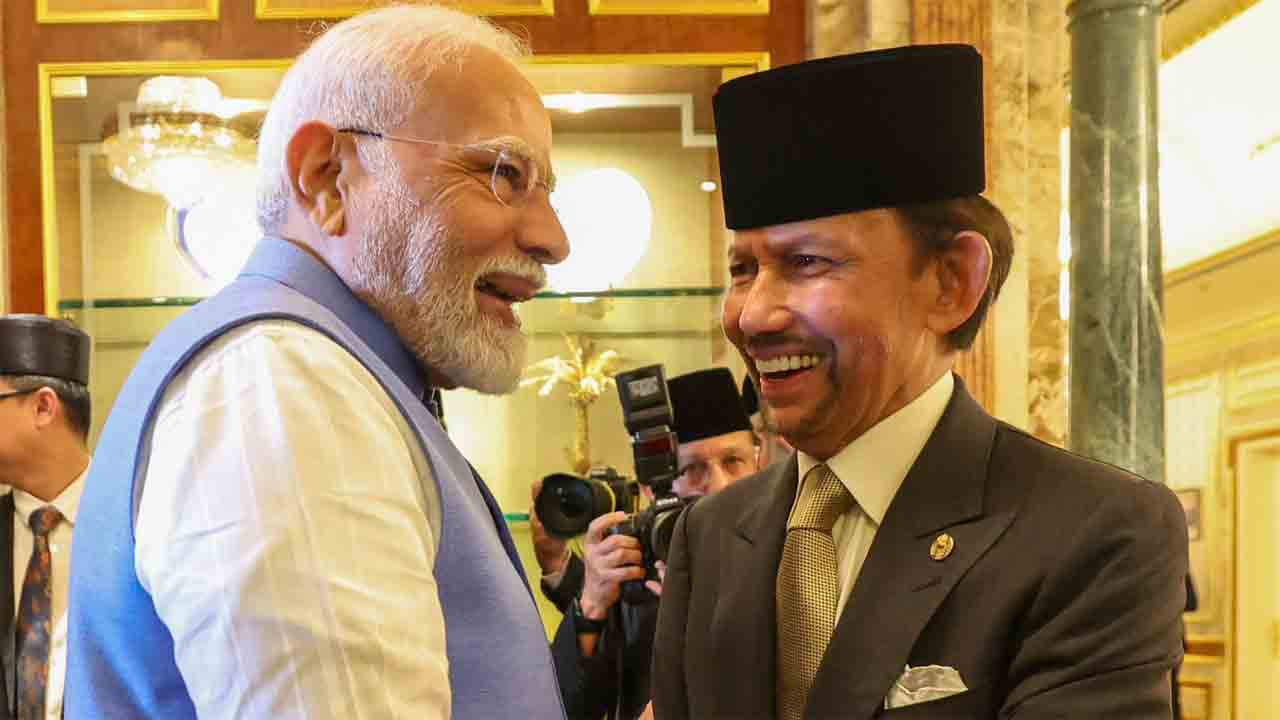 PM Modi | ప్రధాని మోదీకి సాదర స్వాగతం పలికిన బ్రూనై సుల్తాన్‌