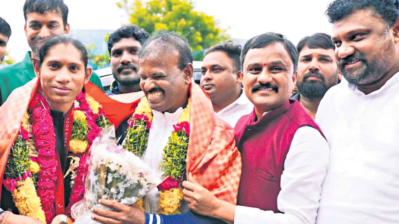 దీప్తికి ఘన స్వాగతం