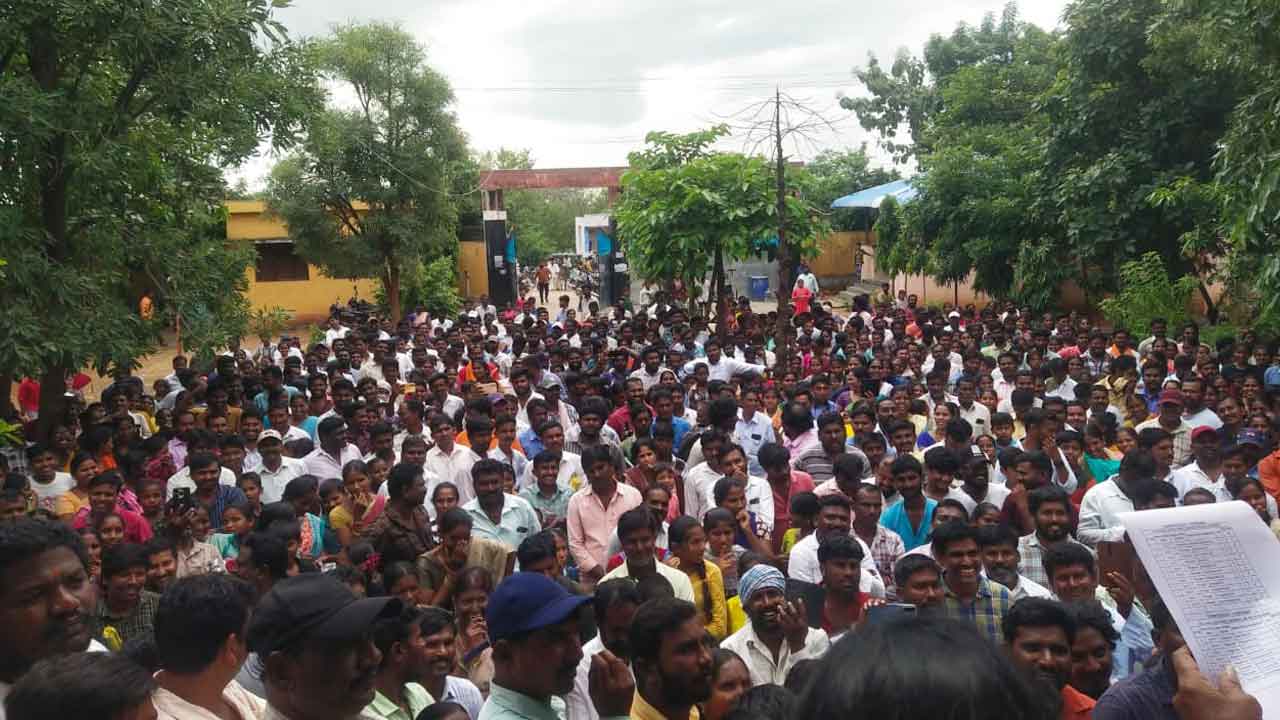 పైరవీ ఉంటేనే సీటు ఇస్తారా?