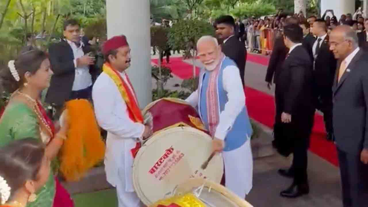PM Modi | సింగపూర్లో మోదీకి ఘన స్వాగతం.. ఢోలు వాయించిన ప్రధాని.. వీడియో