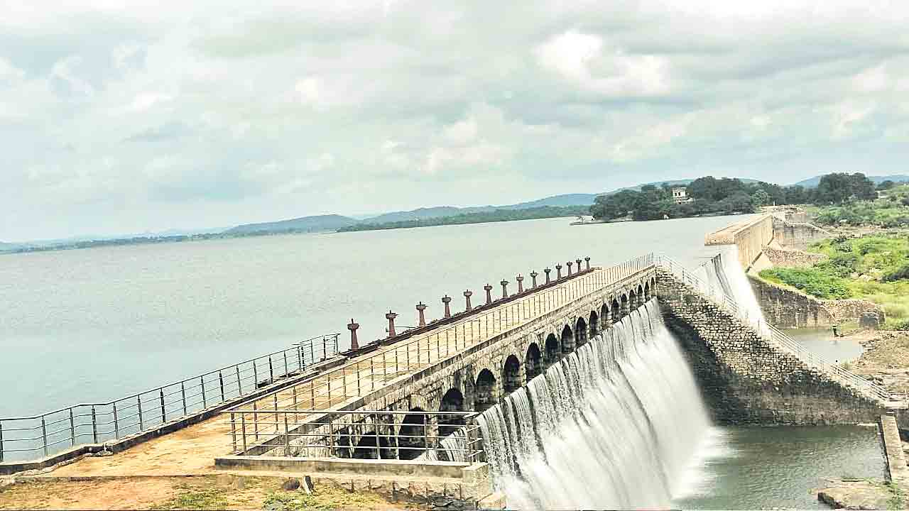 ఉప్పొంగిన మంజీర, గోదావరి